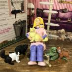アクションフィギュア　クレイジーキャットレディ Amazon.com: Accoutrements Crazy Cat Lady Action Figure