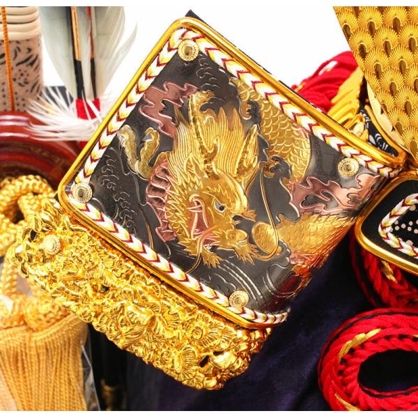 五月人形 ケース付き 黒と金の兜 五月人形 織田信長 ケース飾り 着用 兜飾り 着用 織田 205-785 黒金色