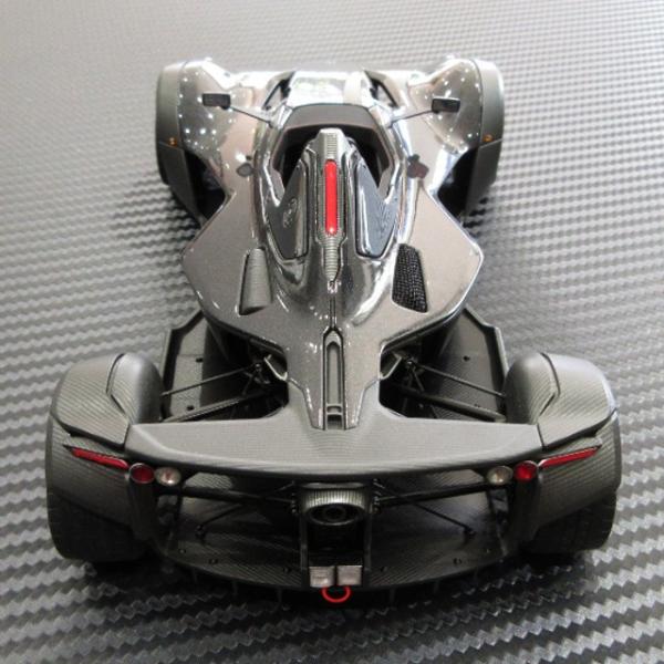オートアート　1/18 BAC mono ミニカー　ブラック/カーボン仕様 Amazon | AUTOart 1/18 BAC モノ (メタリック・ブラック) 完成品