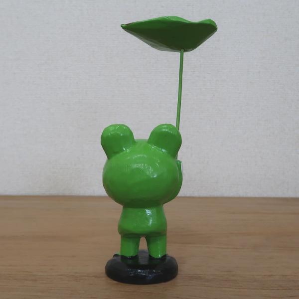 葉っぱの傘をさしたカエルの木彫り 24cm 蛙の置物【 蛙の置物 葉っぱの傘をさしたカエルの木彫り 24cm 蛙の置物【 蛙の置物