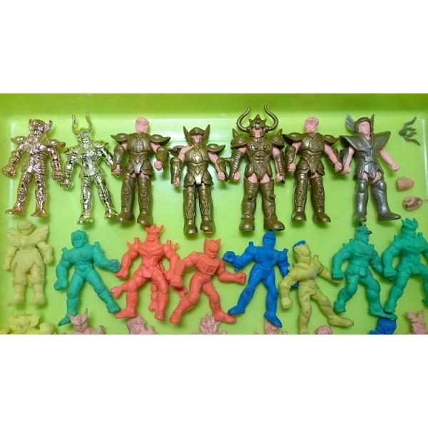 CBS日本公式アカウント03 聖闘士星矢消しゴム9種肌色ミニブック