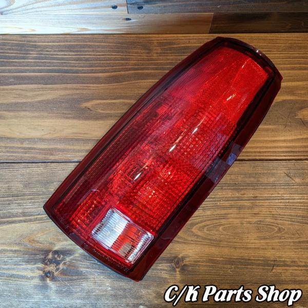 エスカレード純正左テールライト