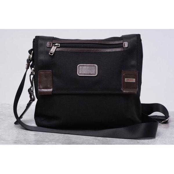 Tumi beale mini outlet messenger