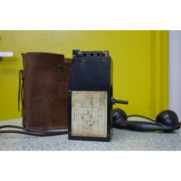 歴史的資料品』ヴィンテージな軍用野戦電話「EE-8-B」 歴史的資料品