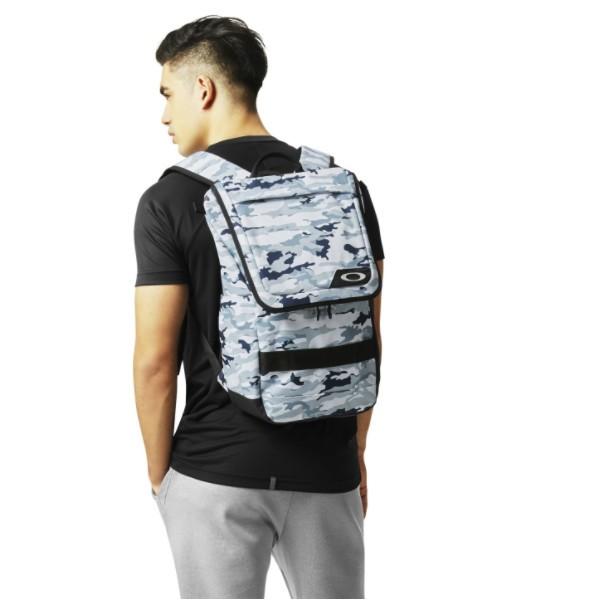 OAKLEY オークリー バックパック ESSENTIAL DAY PACK S 2.0