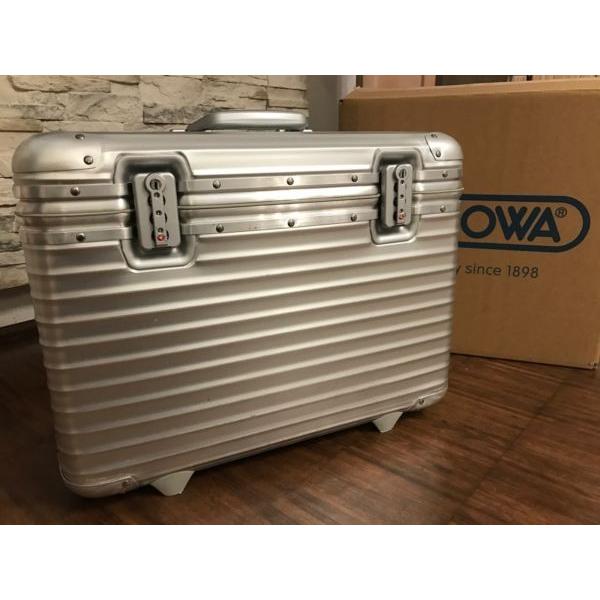 Rimowa topas cheap pilot trolley