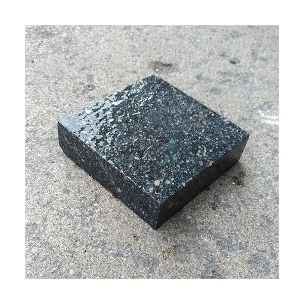 グレーの花崗岩ブロック 砂利・石　84個とおまけ グレーの花崗岩 ビンコロ石 84個とおまけ ピンコロ石 斑岩 オリジナル