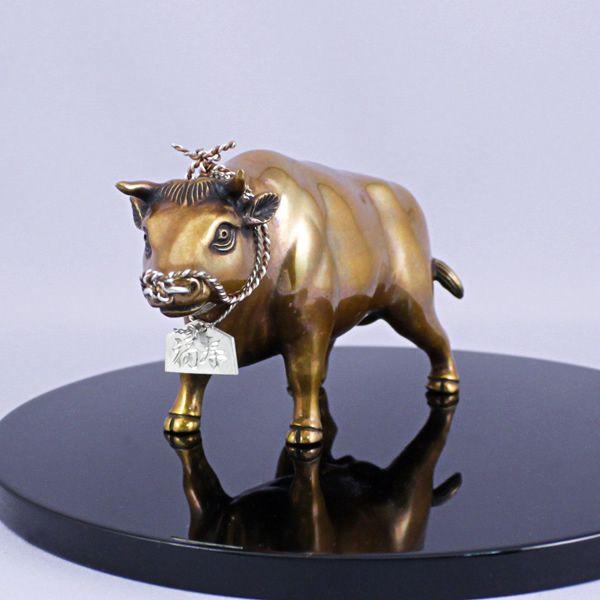 床置物干支(黄銅製) 丑・牛・うし立牛銀製の絵馬付現品限り/【Buyee】