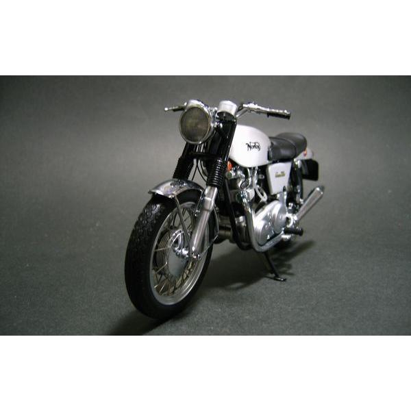 ミニチャンプス1/12ノートン コマンド 750 ファストバック 1969