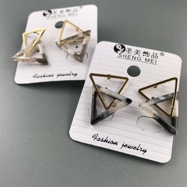 べっ甲風トライアングルピアス 知恵の輪アクセ 形変形OK べっ甲風トライアングルピアス 知恵の輪アクセ 形変形OK