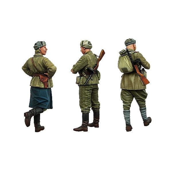 ロシア軍 休憩中の兵士 WW2（1943-1945年）（女性兵士2体を含む3