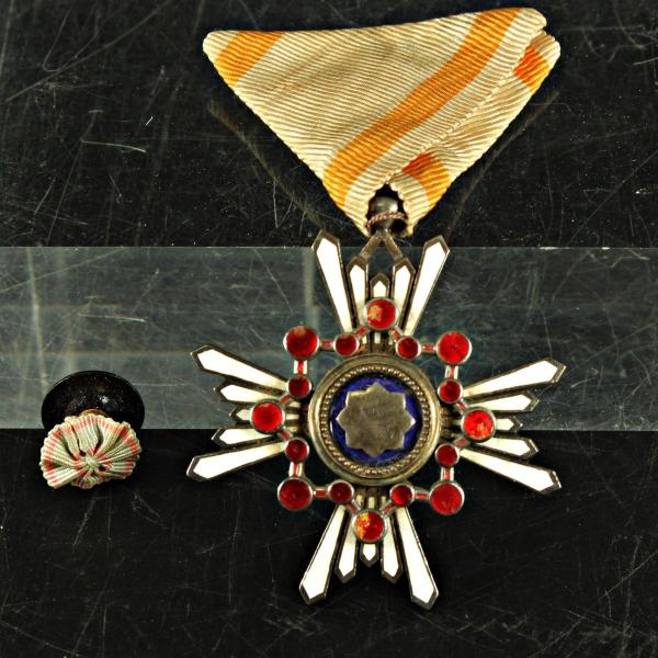 勲五等瑞宝章　勲章 美品】勲五等瑞宝章（現瑞宝双光章）明治勲章 純銀製 本物保証