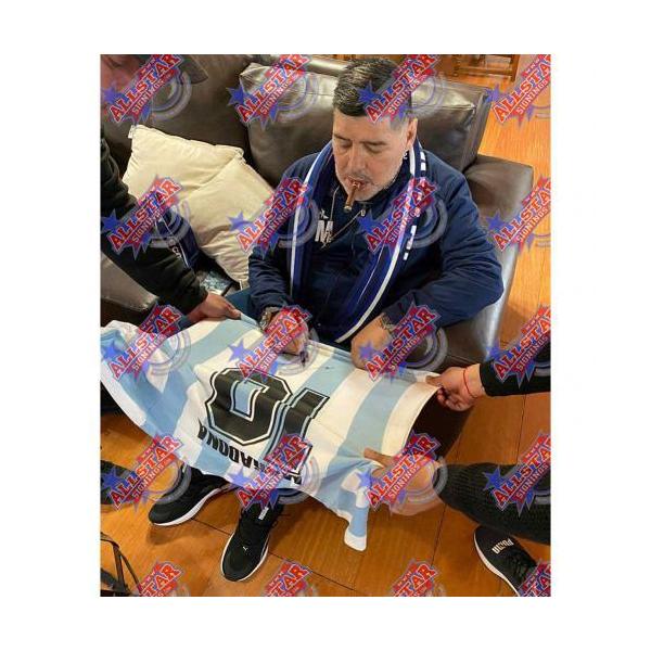 ディエゴ・マラドーナ フィギュア　専用ケース付
