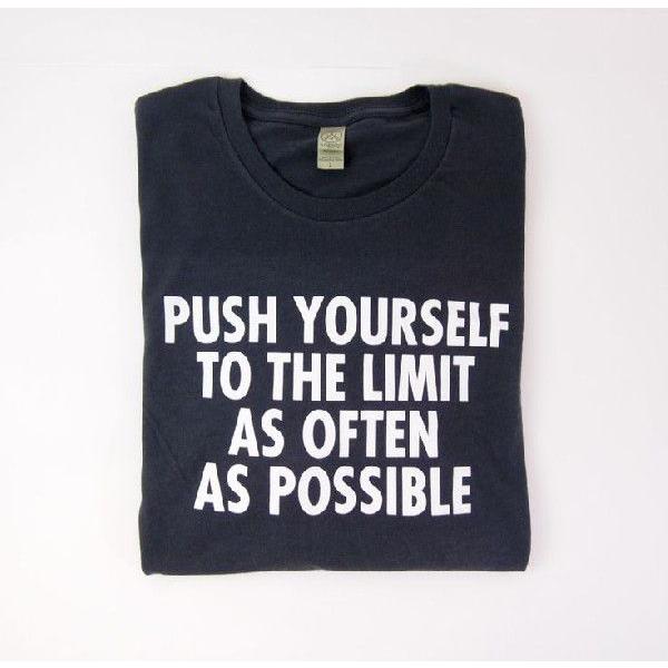 JENNY HOLZER (ジェニー・ホルツァー) Tシャツ チャコール 【公式通販】