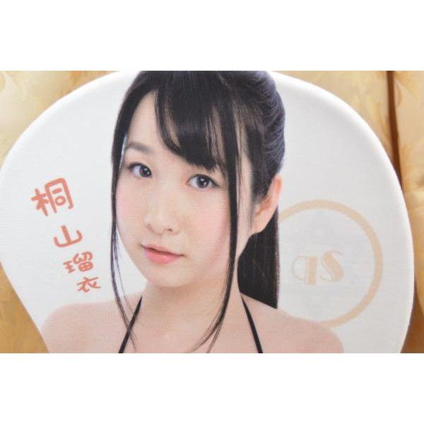 桐山瑠衣のIカップの感触を楽しめる立体マウスパッドとは