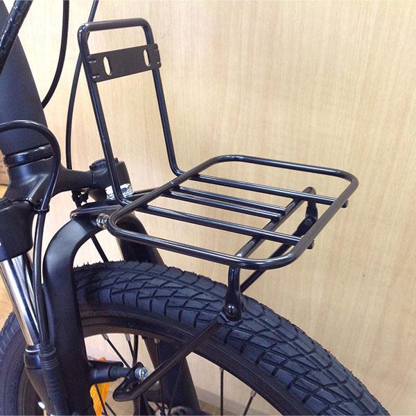 可変式ステーが幅広い取り付けを可能にし、フロントサスペンション装着