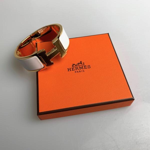Hermès バングル ホワイト/ゴールド ブレスレット 《ケリー》 PM | Hermès - エルメス-公式サイト