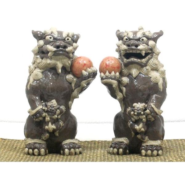 湧田陶器＠手捻座型玉持ち親子獅子 シーサー 沖縄産 風水 開運 厄除け