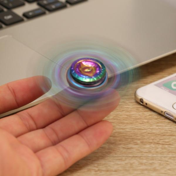 ハンドスピナー レインボーカラー 20種 かっこいい きれい 模様 指