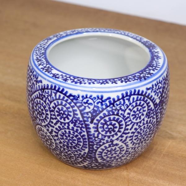 蛸唐草文様　睡蓮鉢 水鉢 ミニ火鉢 鉢カバー 蛸唐草紋 染付 プランターカバー 睡蓮鉢