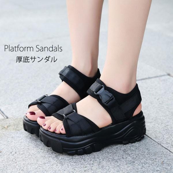 サンダル・ミュール COPERNI Women Sandals COPSH76F6015 BLK BLACK Platform thong sandals in black - Coperni | Mytheresa