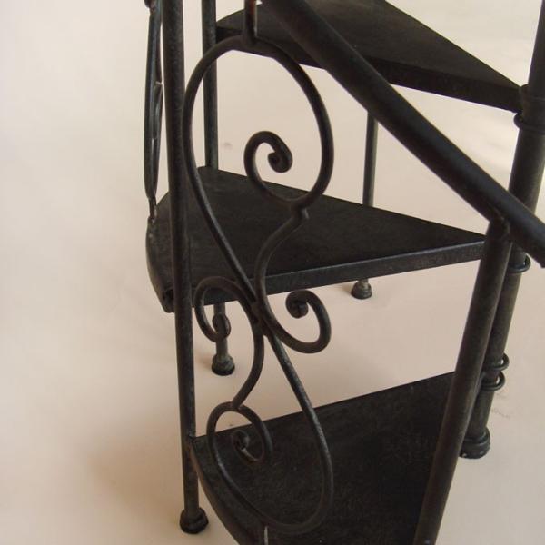 階段型ディスプレイ台 花台 アイアン アンティーク調 螺旋 らせん階段